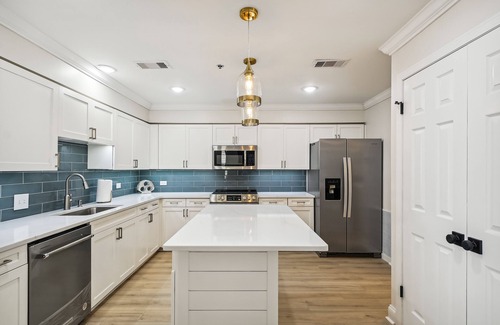 Destin Condo | SNOWBIRD! | Shore Elegance @ Destin Towers | Gulf Front | Perfect Location | Pool & Hot Tub