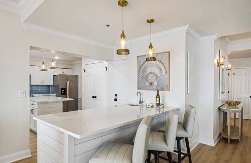 Destin Condo | SNOWBIRD! | Shore Elegance @ Destin Towers | Gulf Front | Perfect Location | Pool & Hot Tub