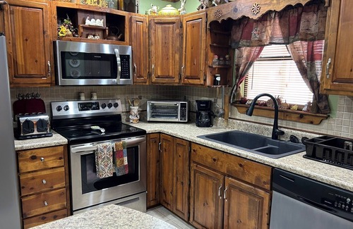 Ono Island House | Snowbirds Welcome! Close to Beaches @ Perdido Key! Family Friendly Great Kitchen