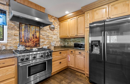 Fort Valley Cabin | Snowbowl Ranch Luxury Ski Lodge for 16