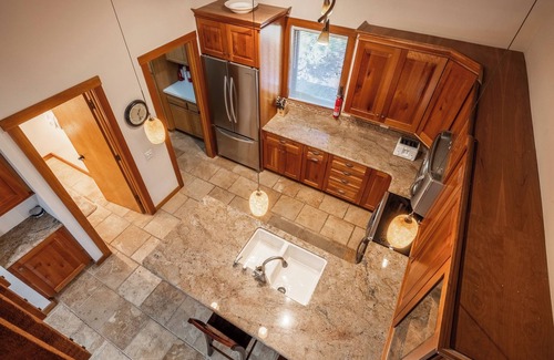 Mammoth Lakes House | Snowcreek #482 - Updated ! 3 Bedroom + Loft, 2 Bathroom, Sleeps 10!