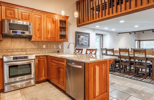 Mammoth Lakes House | Snowcreek #482 - Updated ! 3 Bedroom + Loft, 2 Bathroom, Sleeps 10!