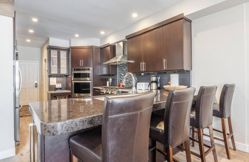 Mammoth Lakes House | Snowcreek #754 Luxury updated & remodeled, 3 bedroom, 3 1/2 bath + den townhome