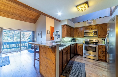 Mammoth Lakes Condo | Snowcreek Pet Friendly Condo Golf Access 352