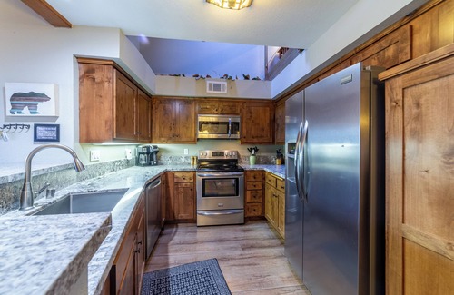 Mammoth Lakes Condo | Snowcreek Pet Friendly Condo Golf Access 352
