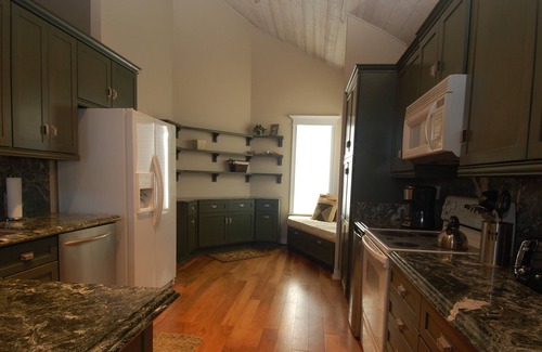 Mammoth Lakes Condo | Snowcreek Resort,516 Golden Creek Road, BTC 4652-0059