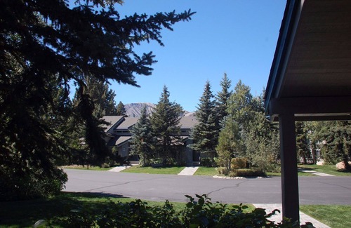 Mammoth Lakes Condo | Snowcreek Resort Vacation Rental #617
