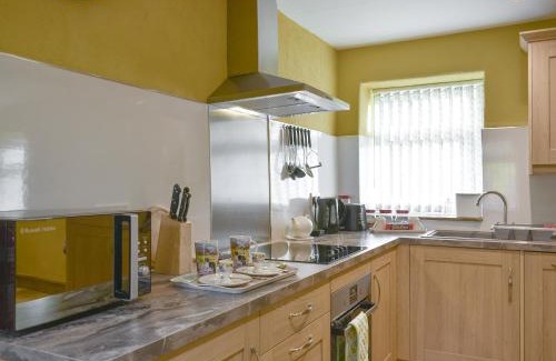 Staveley House | Snowdrop Cottage
