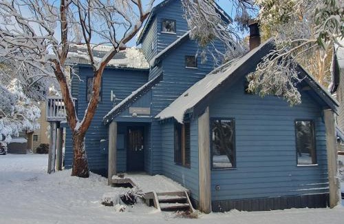 Dinner Plain Ski Chalet | SNOWED INN apartment