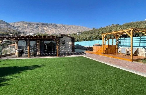 Majdal al-Shams Cabin | snowflake.golan