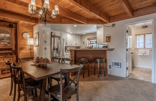 Mammoth Lakes Condo | Snowflower #62 Spacious & Bright, 2 Bedroom & Loft/3 Bath, Sleeps 8