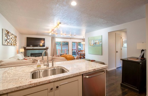 North Park City Resort | Snowflower by Luxury Mountain Destinatio