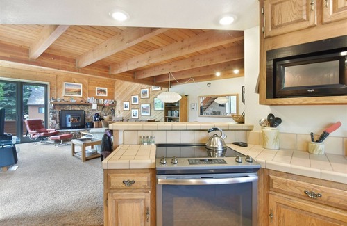 Mammoth Lakes Condo | Snowflower Mammoth Vacation Rental #53: Scenic Meadow Area/WIFI Internet