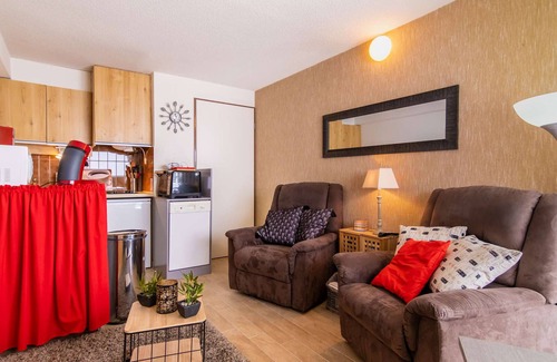 Pla d'Adet Apartment | Snowfront Apartment for 4 with Balcony, Valley View, and Parking in Pla d'Adet