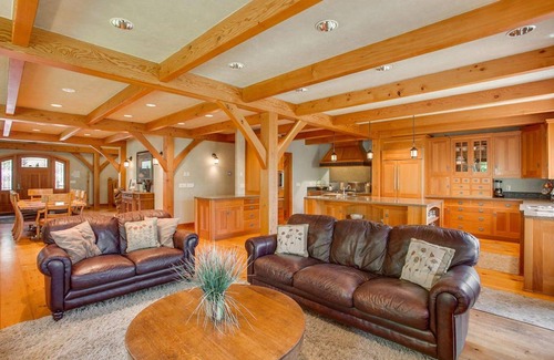 Leavenworth Cabin | Snowgrass Lodge - Luxury timber lodge, riverfront, mountain views, hot tub