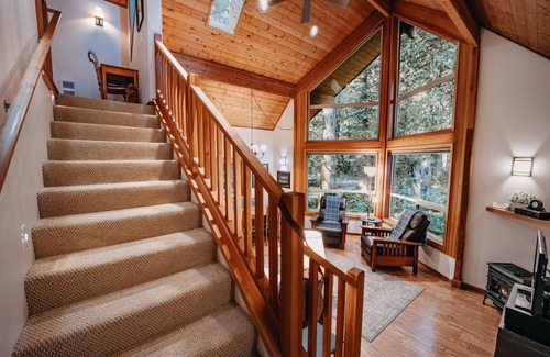 Glacier Cabin | Snowline Cabin #4 - Hot Tub - BBQ - Pets Ok