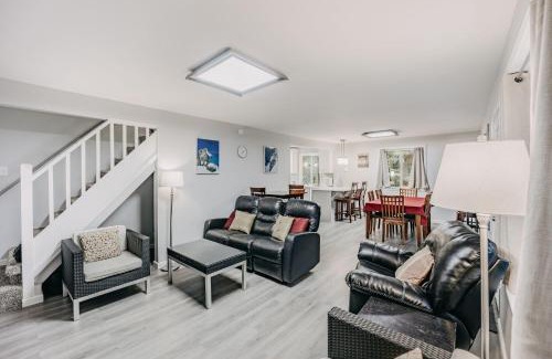 Glacier House | Snowline Cabin 49 - A Newly Remodeled Cabin Perfect for Your Family Retreat