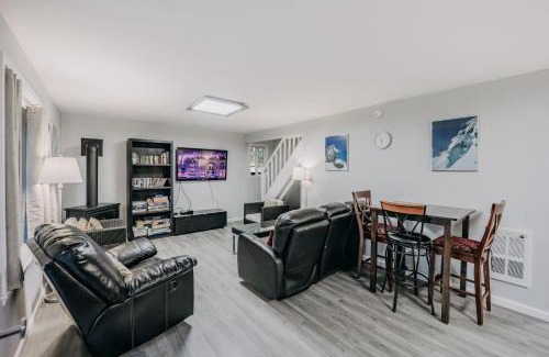 Glacier House | Snowline Cabin 49 - A Newly Remodeled Cabin Perfect for Your Family Retreat