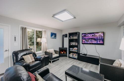 Glacier House | Snowline Cabin 49 - A Newly Remodeled Cabin Perfect for Your Family Retreat