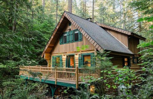 Glacier House | Snowline Cabin 87 - Starlink - Sauna - Sleeps 8 01