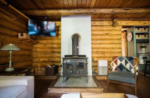 Glacier House | Snowline Cabin 87 - Starlink - Sauna - Sleeps 8 01