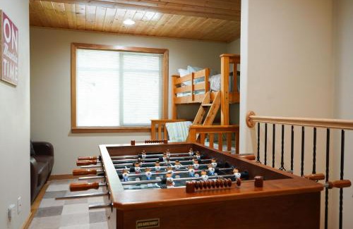 Glacier House | Snowline Hillside Chalet