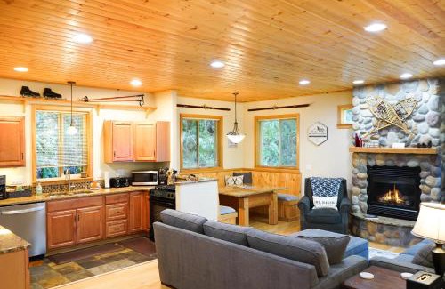 Glacier House | Snowline Hillside Chalet