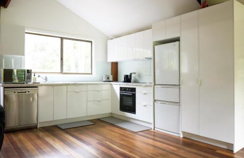 Upper Coopers Creek House | Snows Creek Retreat - The Creek House