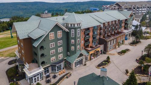 Snowshoe Apartment | Snowshoe Mountain Retreat! Ski in and Out!