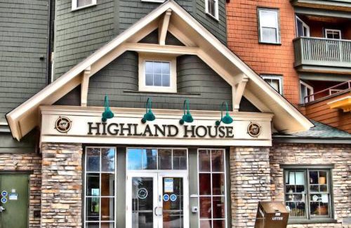 Snowshoe Apartment | Snowshoe Mountain Retreat! Ski in and Out!
