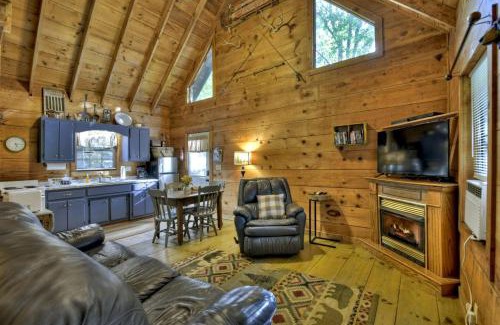 Copperhill House | Snug and Cozy Cabin Rental with a Hot Tub near Copperhill for a Relaxing Vacation in Tennessee
