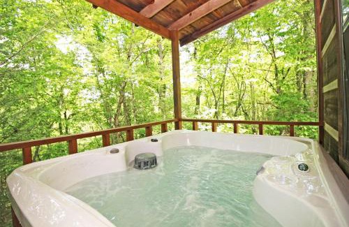 Copperhill House | Snug and Cozy Cabin Rental with a Hot Tub near Copperhill for a Relaxing Vacation in Tennessee