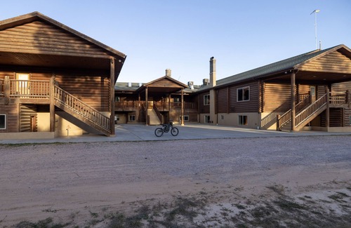 Hot Springs Cabin | Snug and Welcoming Room in Cabin - Room 114