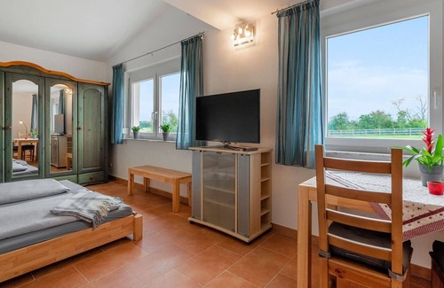 Nellingen Apartment | Snug apartment in Baden-Württemberg with a garden