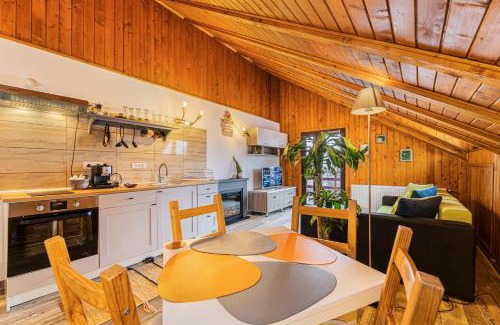 Brasov Apartment | Snug Apartments - Private Parking near DownTown