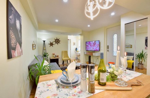 West Vancouver House | Snug Garden Villa; Walk to Beach & shopping Mall