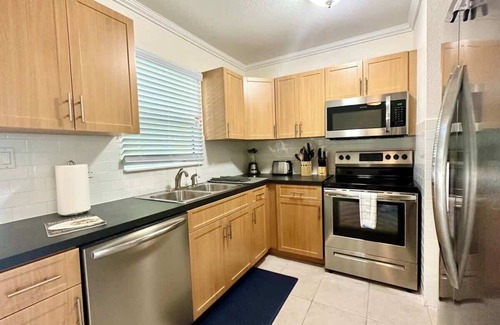 Seven Mile Beach Condo | Snug Harbour View #5 at 7 Mile Beach on Canal