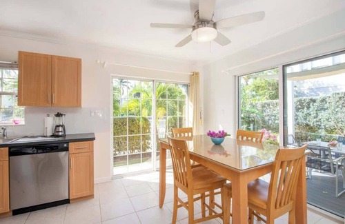 Seven Mile Beach Condo | Snug Harbour View #6 at 7 Mile Beach on Canal