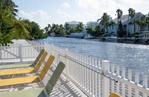 Seven Mile Beach House | Snug Harbour View Condo #4