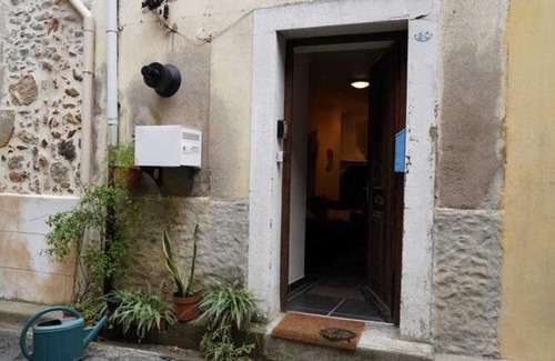 Saint-Chinian House | Snug holiday home in Saint Chinian with fireplace