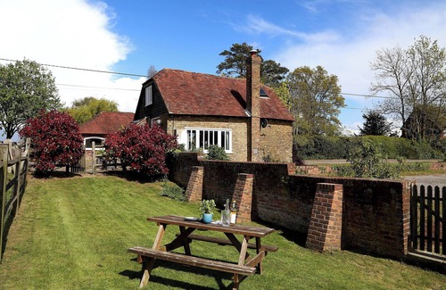 Winchelsea Cottage | Snug, traditional and romantic perfect for that weekend getaway.