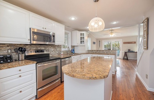 Morristown House | Snuggle Inn | Main Lake | Pet-friendly