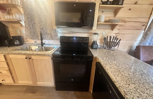 Union Mills Cabin | Snuggle Time -Hot Tub, Fireplace,Hiking,View,Near Asheville ,WiFi