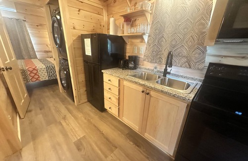 Union Mills Cabin | Snuggle Time -Hot Tub, Fireplace,Hiking,View,Near Asheville ,WiFi