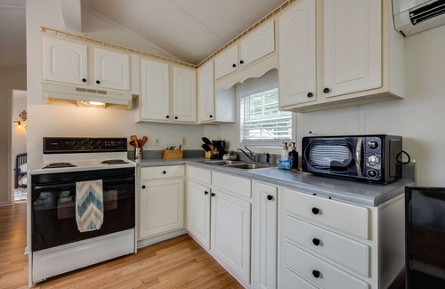 Monteagle Cottage | Snuggle Up in our Teddy Cottage! *New Listing*