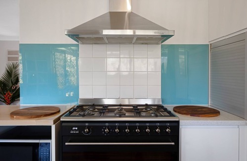 Yeppoon House | So close to town house with additional large self contained studio.