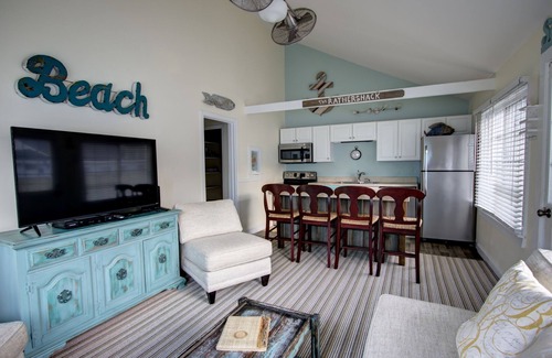 Folly Beach Cottage | So cute and close to the beach