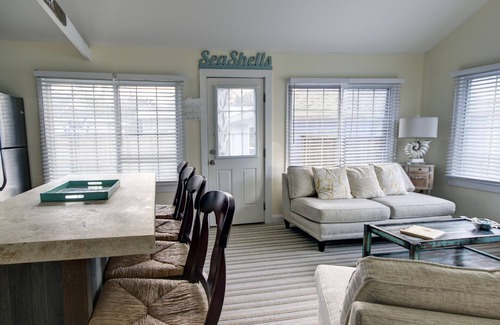 Folly Beach Cottage | So cute and close to the beach