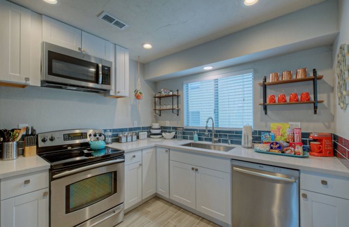 South Scottsdale Condo | So Fresh & So Clean! Old Town Scottsdale Condo near Camelback Mountain