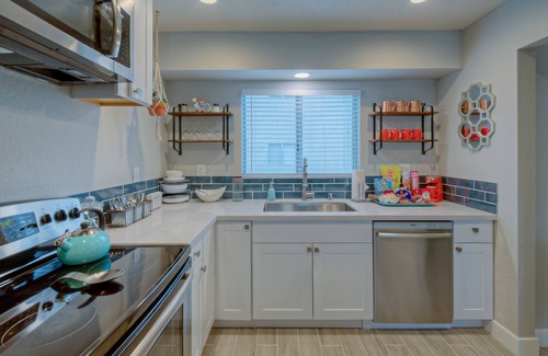 South Scottsdale Condo | So Fresh & So Clean! Old Town Scottsdale Condo near Camelback Mountain